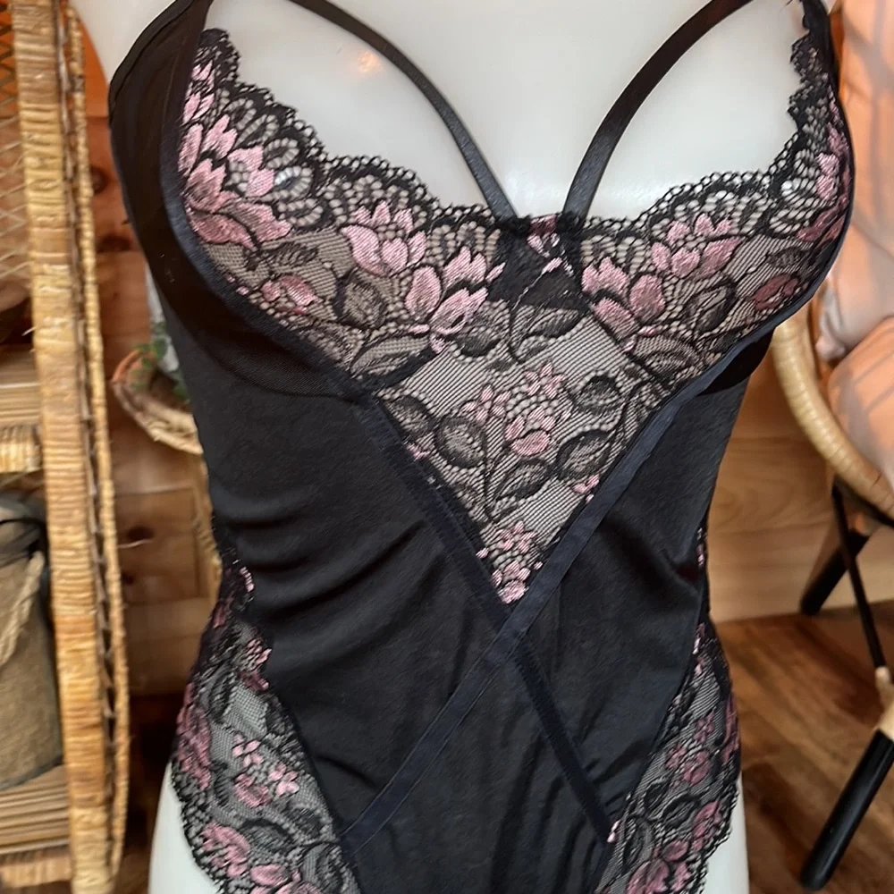 Lingerie size large - Picture 2 of 5
